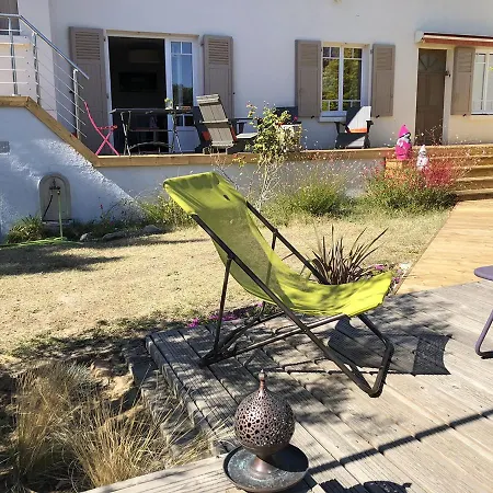 Le Jardin Pour Decor, La Mer Pour Terrain De Jeux ! Holiday home