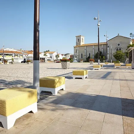 Le Jardin Pour Decor, La Mer Pour Terrain De Jeux ! Holiday home *